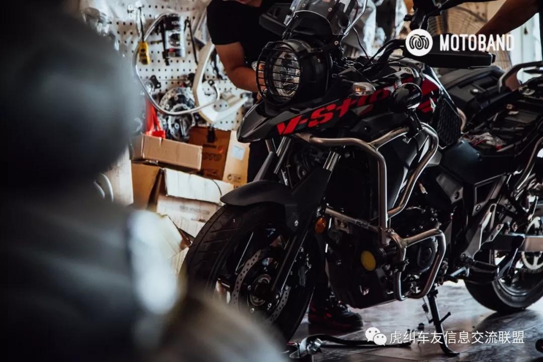 贝纳利幼狮500辐条轮爆胎,贝纳利幼狮500公路版改牌照架