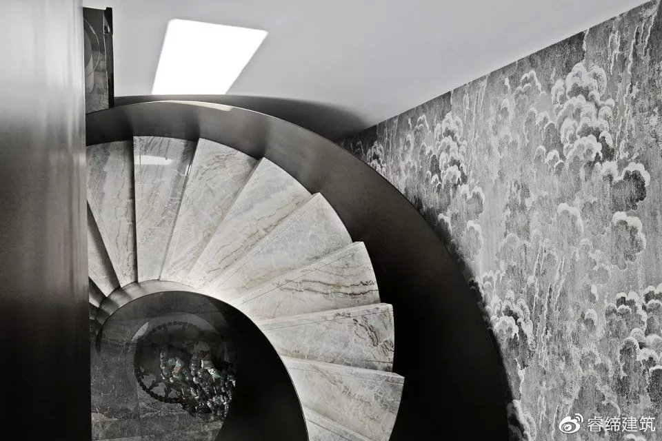 360度旋转楼梯的做法全过程,旋转楼梯和普通楼梯对比图片