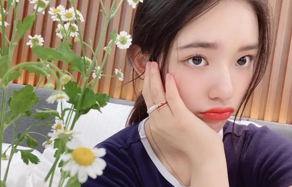 《极挑》热巴脸垮严重，网友：做了烤瓷牙的热巴“花期太短了”