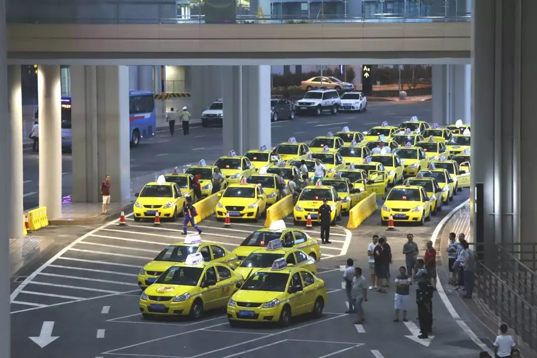 跟重庆出租车学车技,重庆最牛出租车司机带你体验