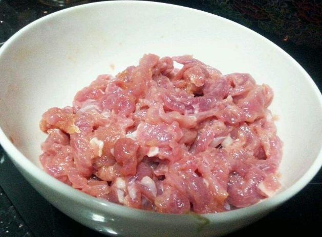 无论炒哪种肉丝，都不要直接下锅，多做2步，肉丝不干不柴很入味