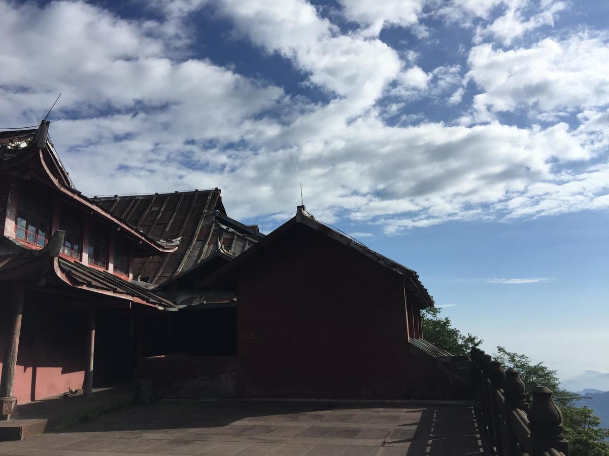 峨眉山登顶佛像,峨眉山登顶记完整版