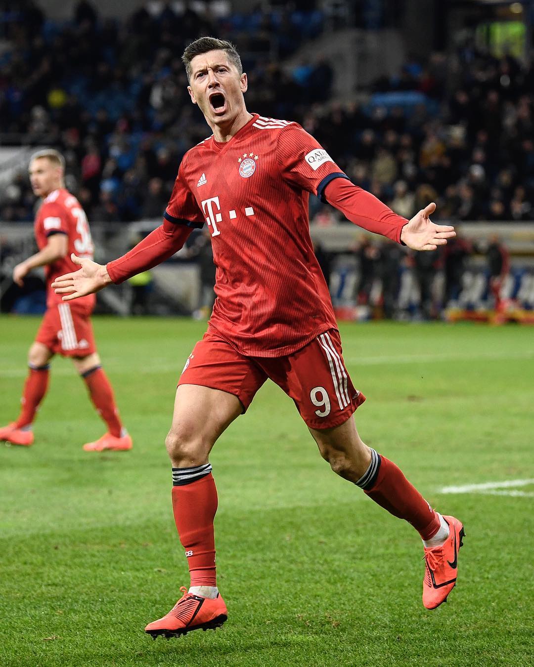 足球实战衣服怎么穿的视频,足球场如何穿最拉风