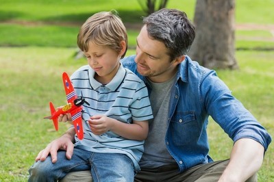 孩子哭闹耍赖怎么办?正确处理会让孩子受益终生