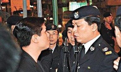 香港回归后,曾经横行的黑帮势力为何消失?看看这位大佬就知道了