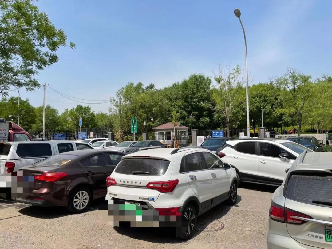 明明有停车位却停不了车,北京小区地库停车