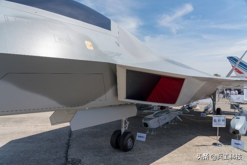 土耳其五代机全尺寸样机模型首次亮相巴黎航展，这不是玩票，是一架认真设计的五代机