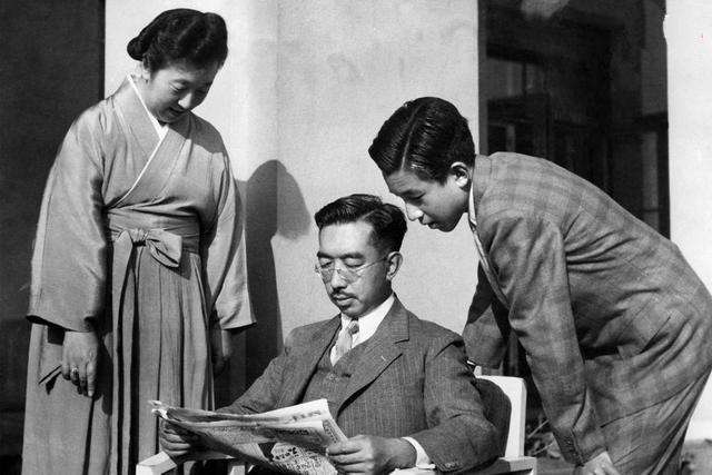 1946年，杂货店老板自称天皇，胁迫裕仁退位，到底谁才是正统