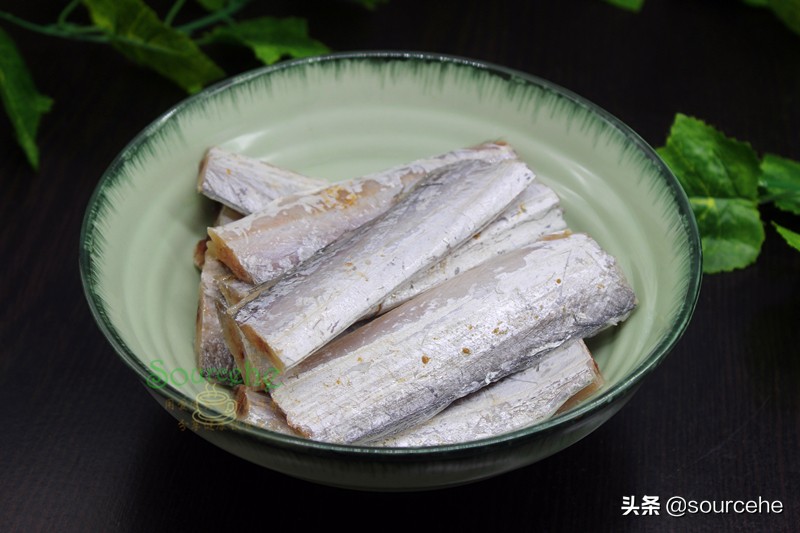 红烧带鱼带汤汁,红烧带鱼怎么去除腥味