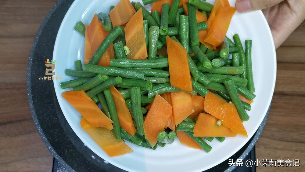 豆角别炒着吃了大厨教你特色做法,豆角怎么凉拌炒不黑