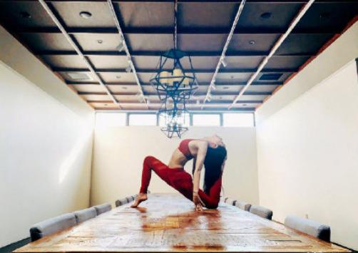 王子文绿色连体短裤造型图,王子文穿衣简直美爆了