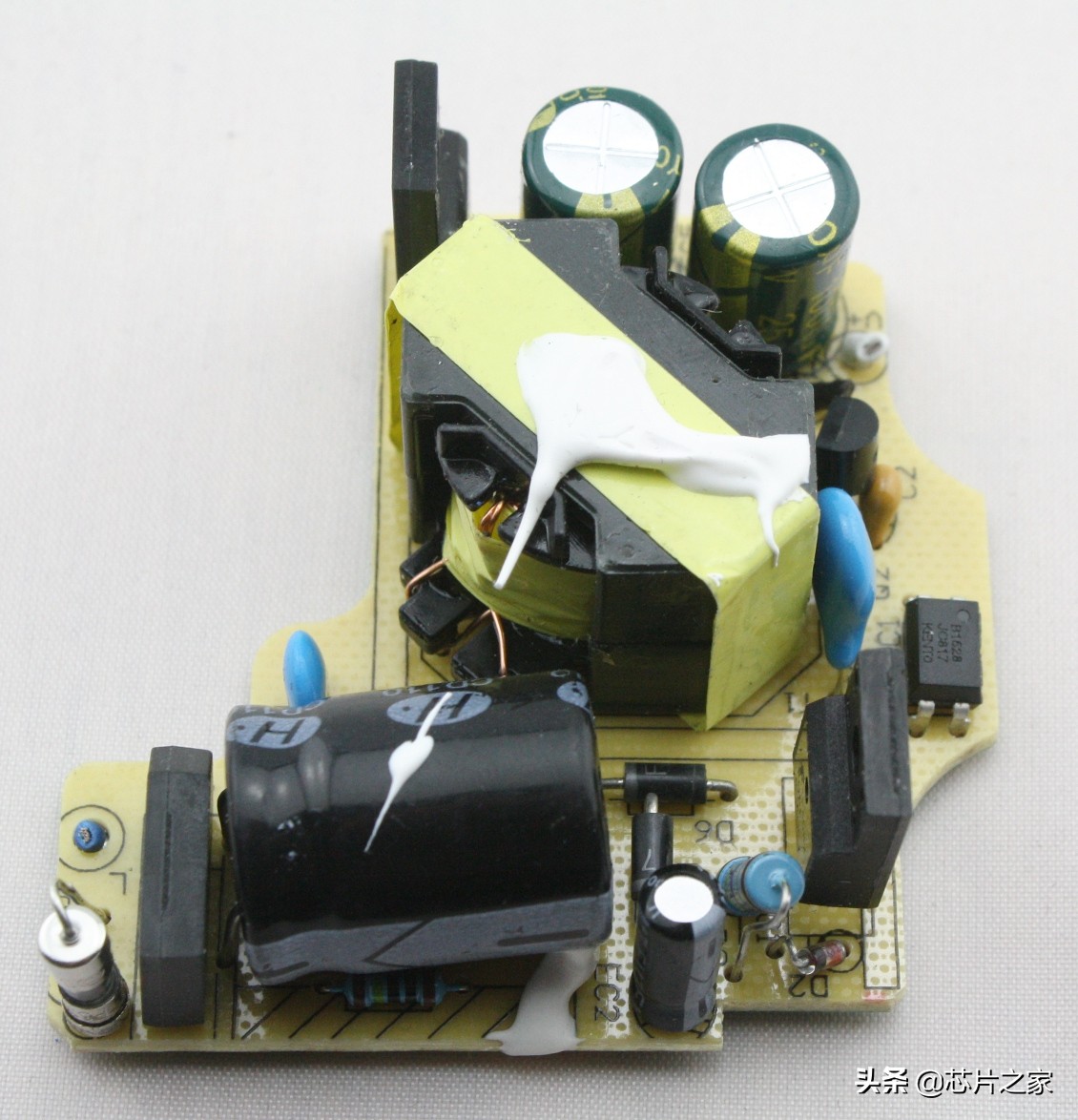 macbook61w充电器拆解,假冒苹果充电器拆解