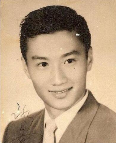 李易峰爸爸年轻照,李易峰爸爸是哪年的