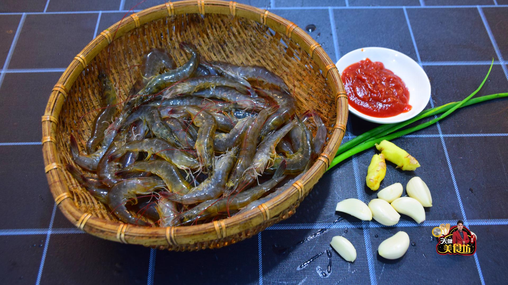 大虾别总是白灼了,大虾别水煮了教你老一辈秘制做法