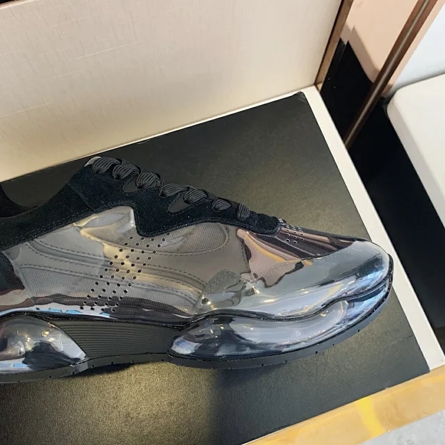 和阿迪耐克同档次的鞋,品牌的运动鞋为啥那么难看