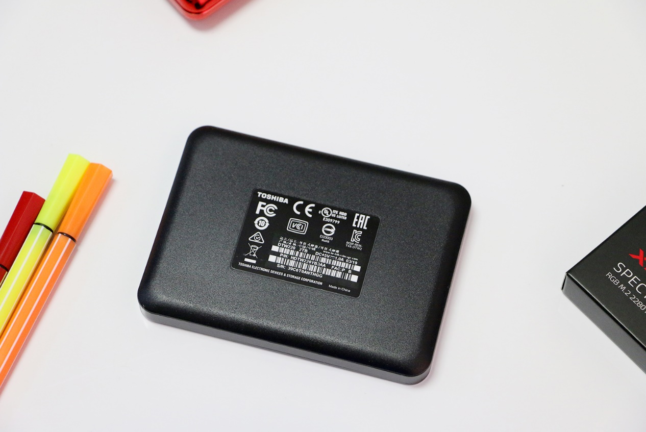 铝制外观可加密备份，东芝Premium移动硬盘照样玩大型3D游戏？