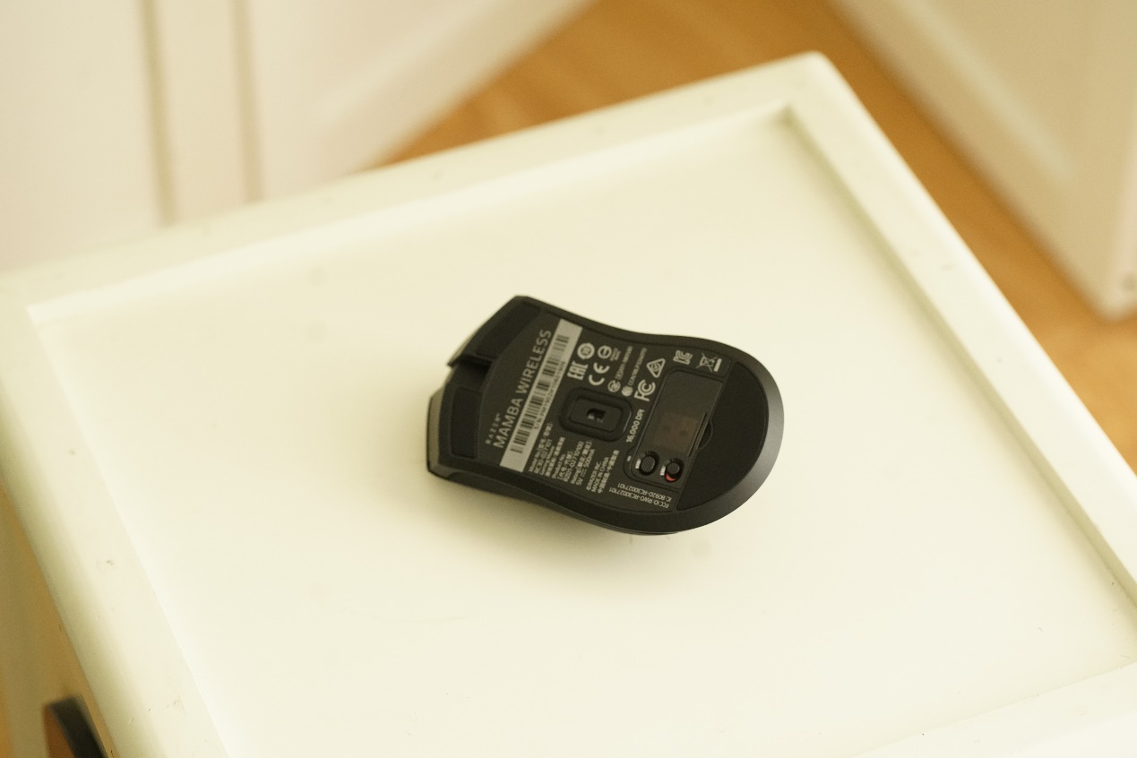 雷蛇曼巴眼镜蛇无线版鼠标开关键,雷蛇曼巴眼镜蛇无线版灯光