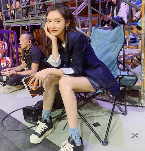 欧洲杯现场看球主播,欧洲杯直播女球迷