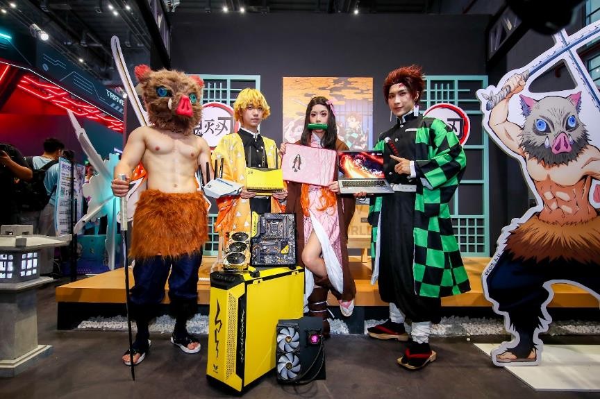 梦幻联动二次元狂欢ROG信仰星球空降BW2021