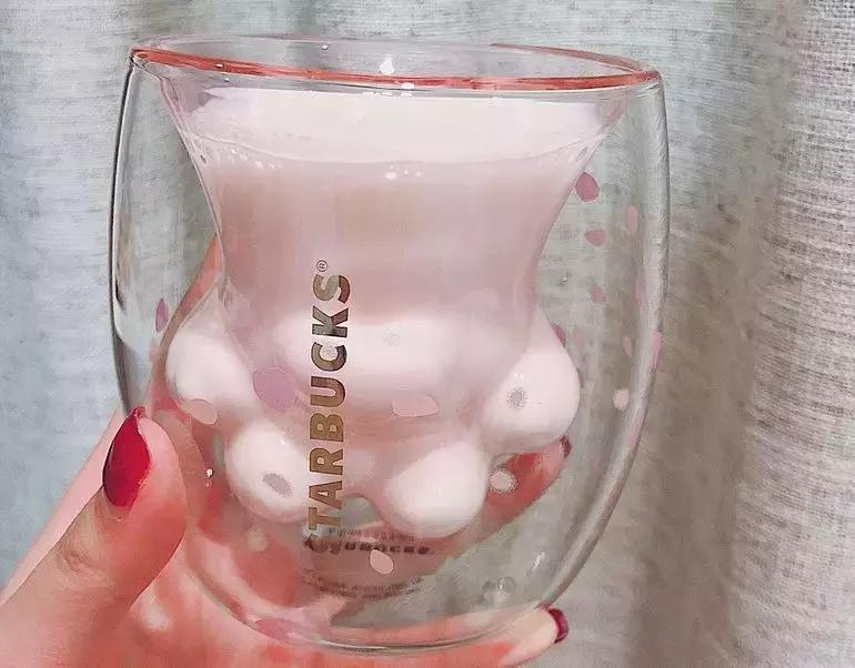 星巴克的小资还真比不过嘴里喊着“宝批龙”的重庆人