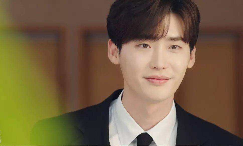 李钟硕现在在入伍吗,2017李钟硕入伍