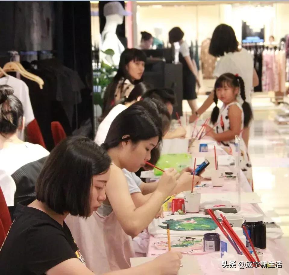 人山人海人挤人现场,火爆的现场人潮拥挤