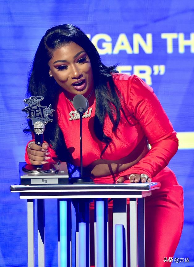 2019黑人娱乐电视嘻哈颁奖典礼举行,说唱男歌手J.Cole大获全胜