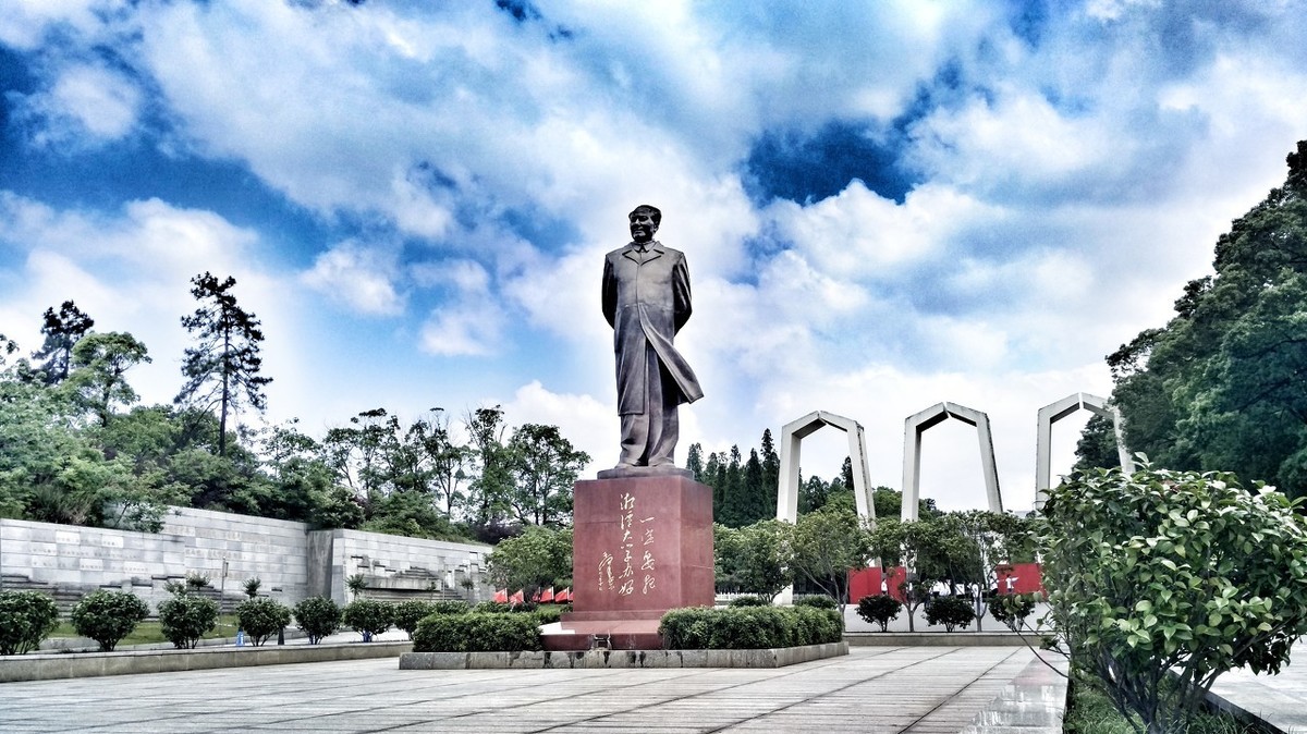 湘潭大学与长沙理工大学哪个好些,湘潭大学和长沙理工哪个好