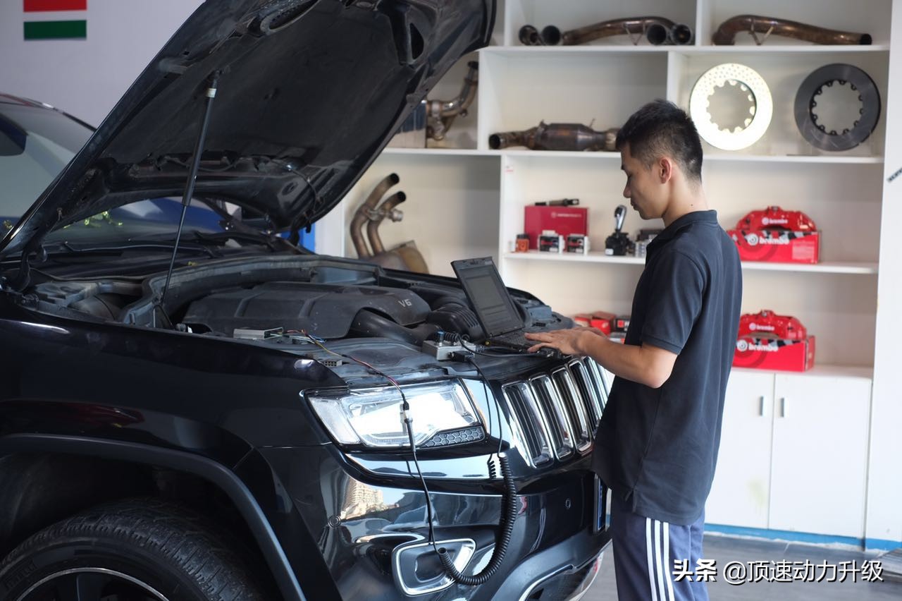 大切诺基3.6越野视频,大切诺基3.0实测