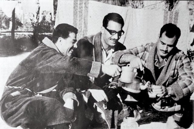 萨达姆公开处决时间,萨达姆在开战前3小时开会视频