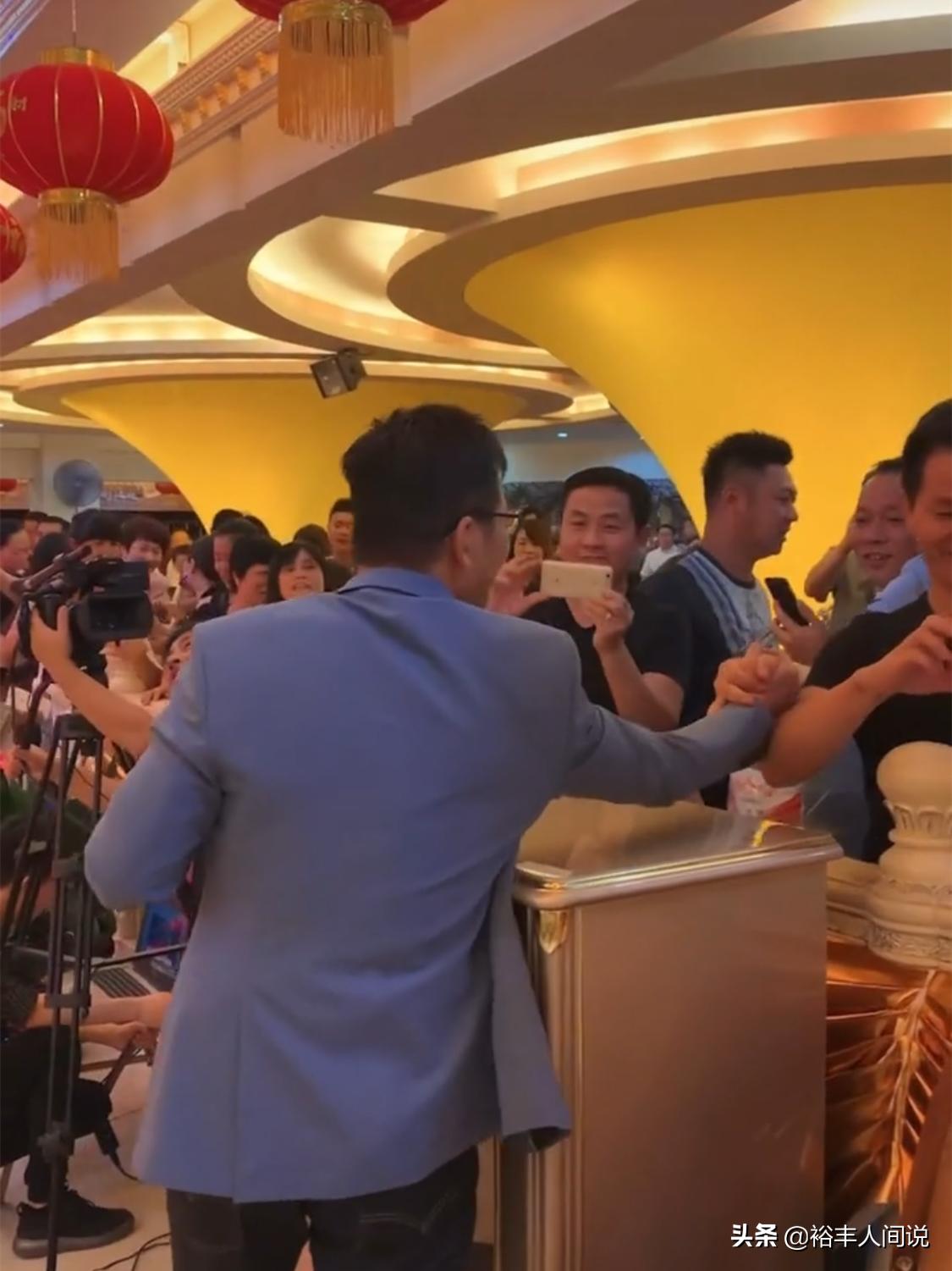 黄日华版乔峰父子最后一次见面,黄日华和乔峰再聚首