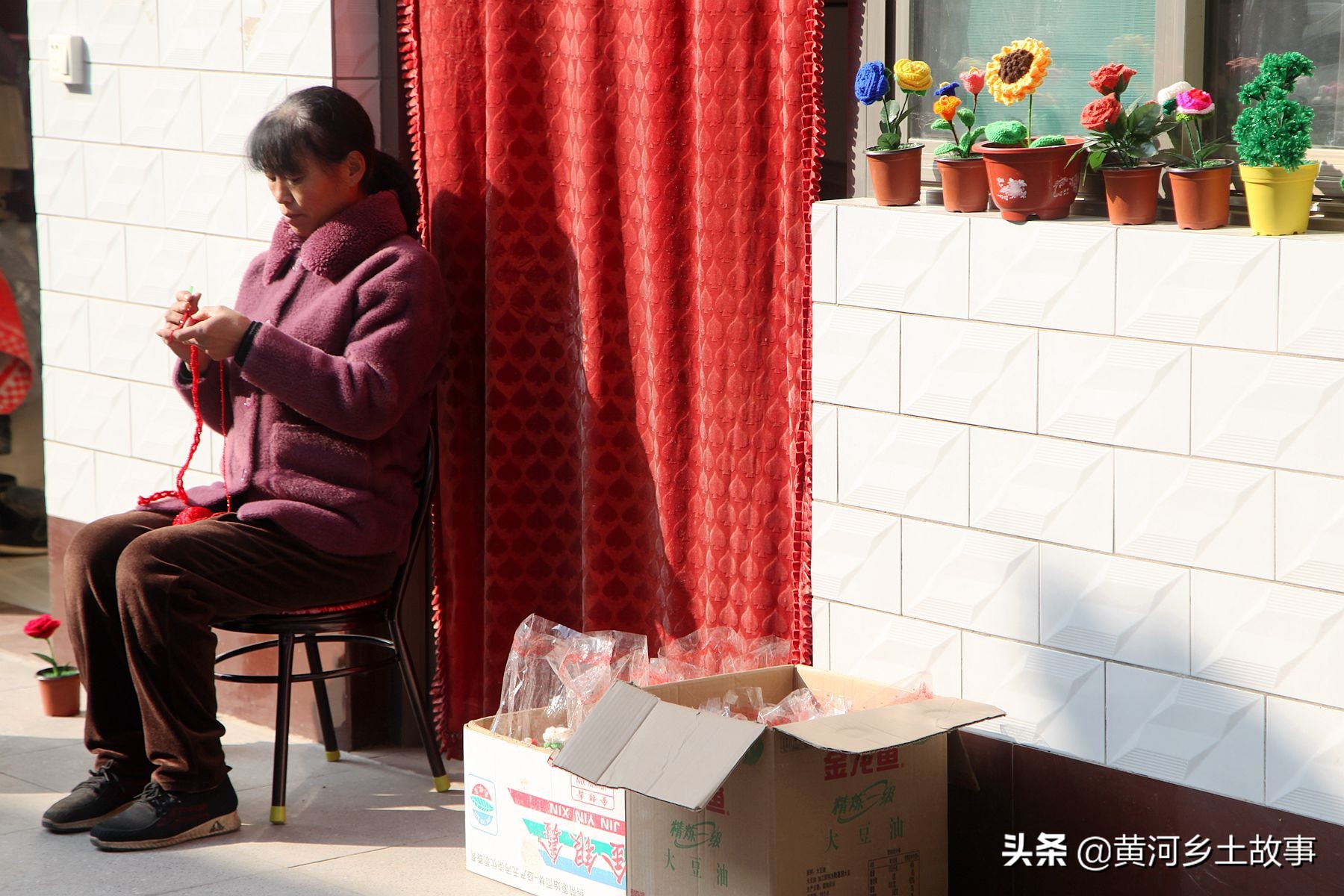 农民大姐手工编织视频,手工编织草花盆全过程