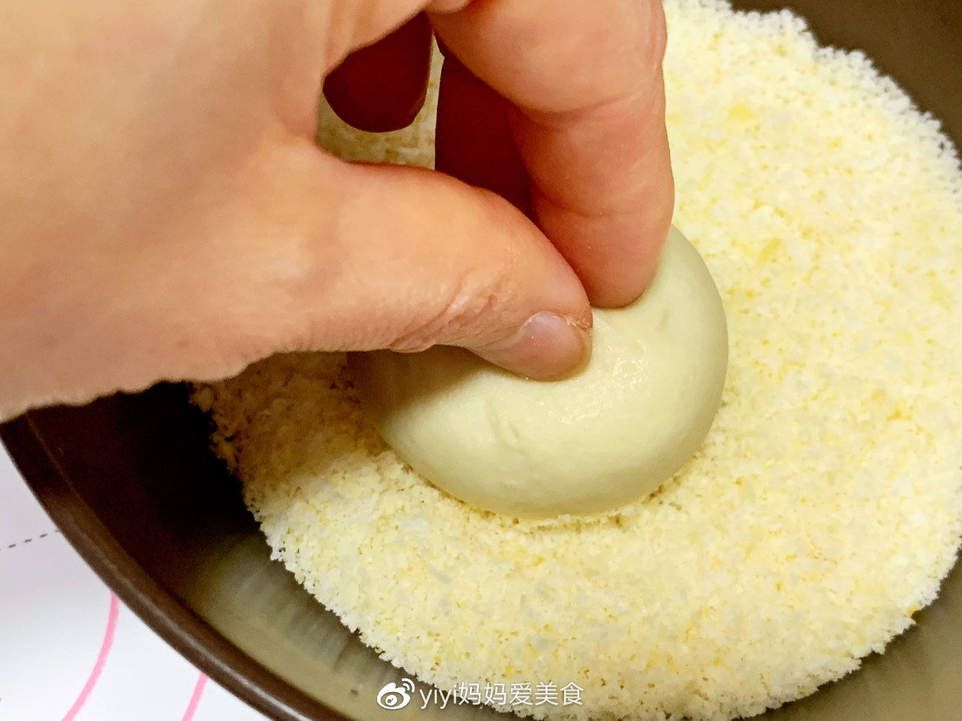 椰蓉白面包最简单的做法,椰蓉面包做的最好的视频