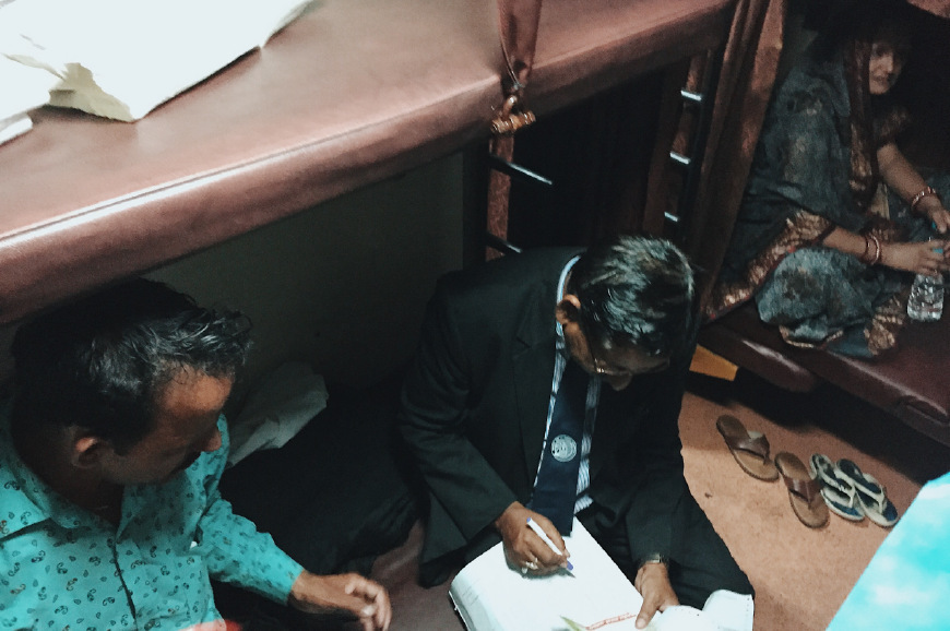 真正的印度火车2019,第一次乘坐印度的火车是什么体验