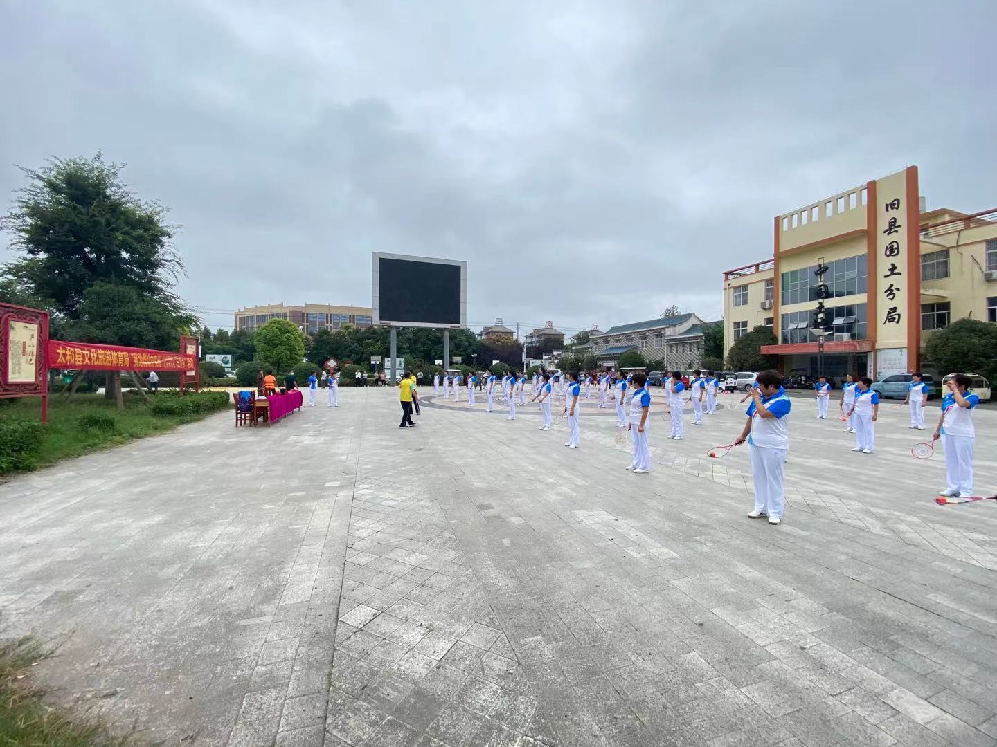 把惠民实事办到群众的心坎上,扎实推进我为群众办实事实践活动