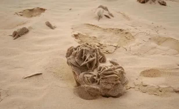 为何沙漠中看到石头一定要捡,为何在沙漠中特见石头一定要捡