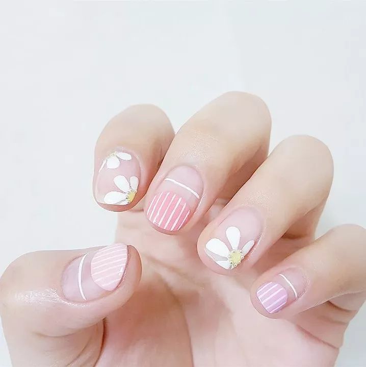 美甲什么颜色显得花哨好看,40款干净不花哨的美甲谁做都好看