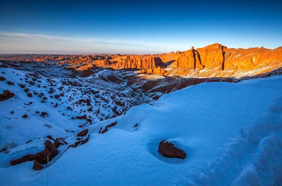 冬季的庭院景观,美丽如画的自然景观让人心旷神怡