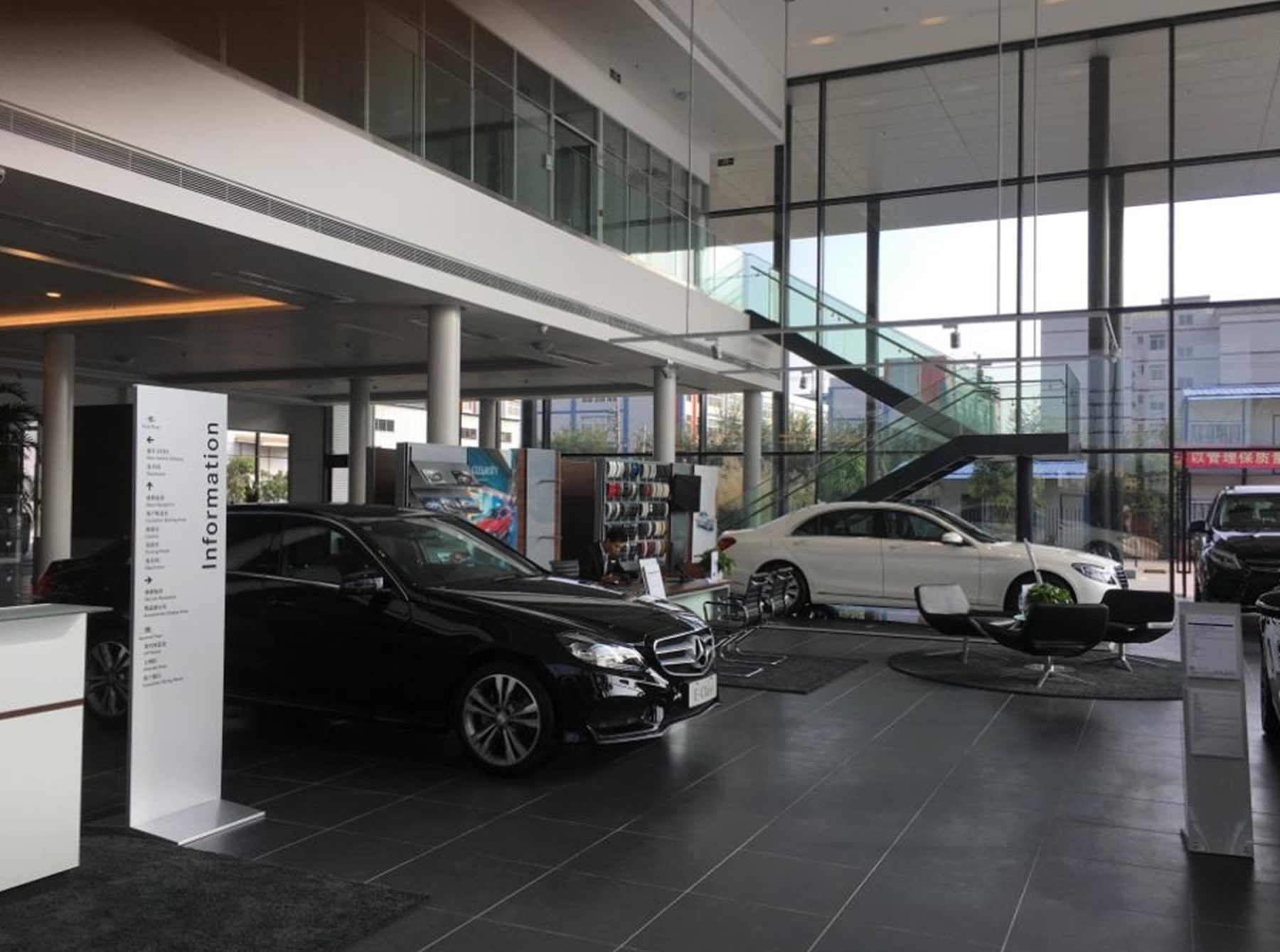 买车贴膜是不是全部免费贴膜,买新车4s店为什么不给手续