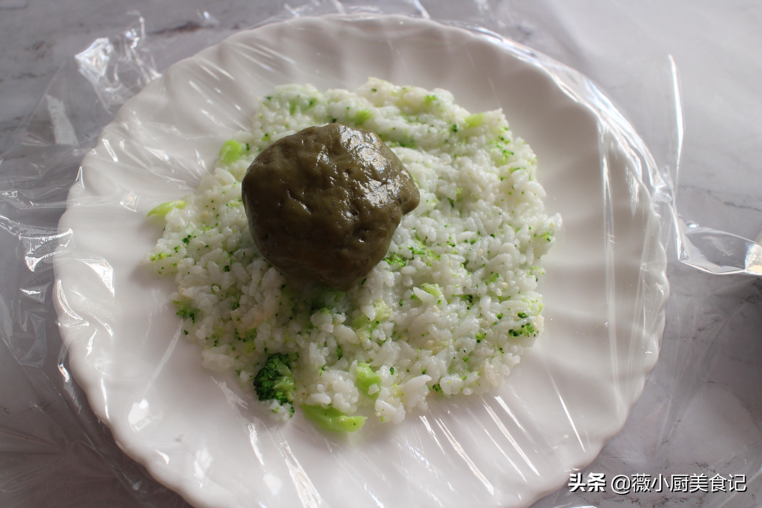 米饭换个吃法既做早餐又当零食,米饭芝士饭团