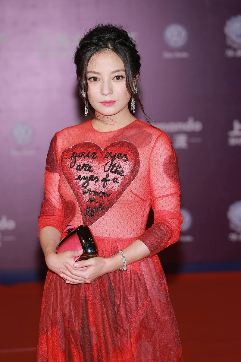 赵薇减龄装扮,赵薇红头纱