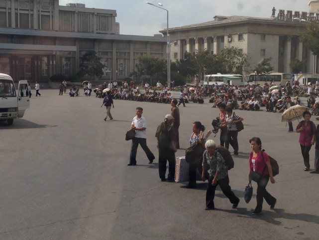 朝鲜百姓做生意,进货渠道很重要,没有本钱也不行