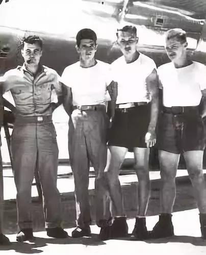 男士t恤穿大的好看吗,男士t恤怎么穿出时尚感