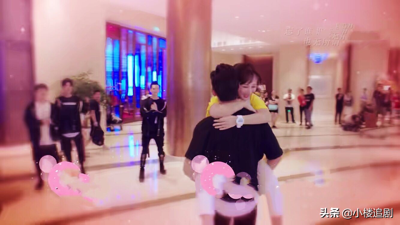 李现杨紫壁咚在哪一集,杨紫李现爱奇艺直播空降壁咚