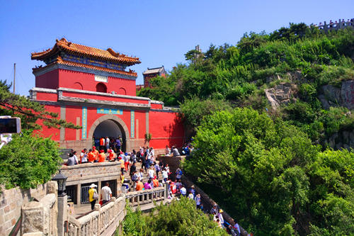 泰山华山黄山哪个是天下第一山,泰山黄山华山还有哪些山共称五岳