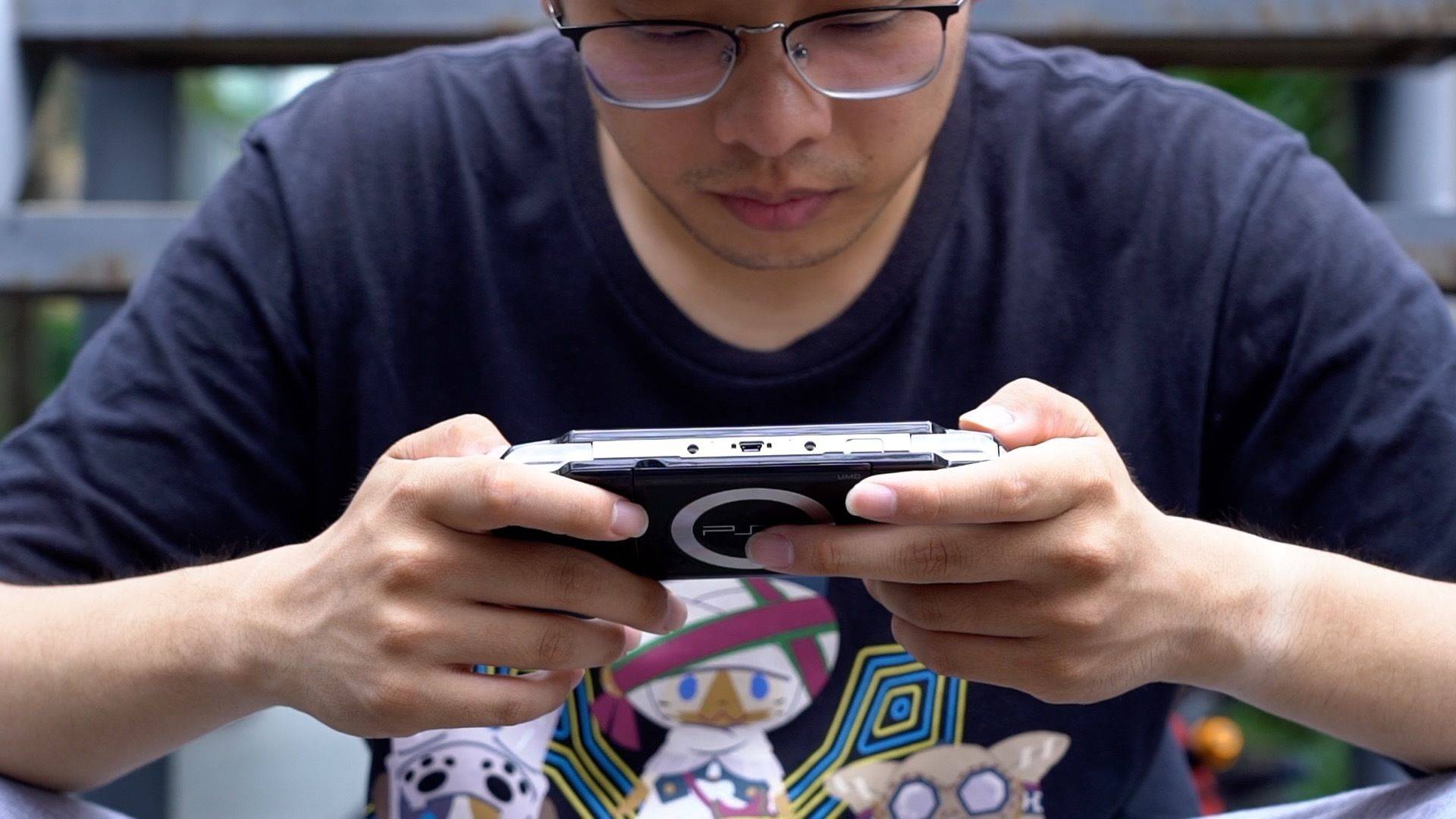 12年以前的手机游戏打怪物闯关,12年前的索尼相机