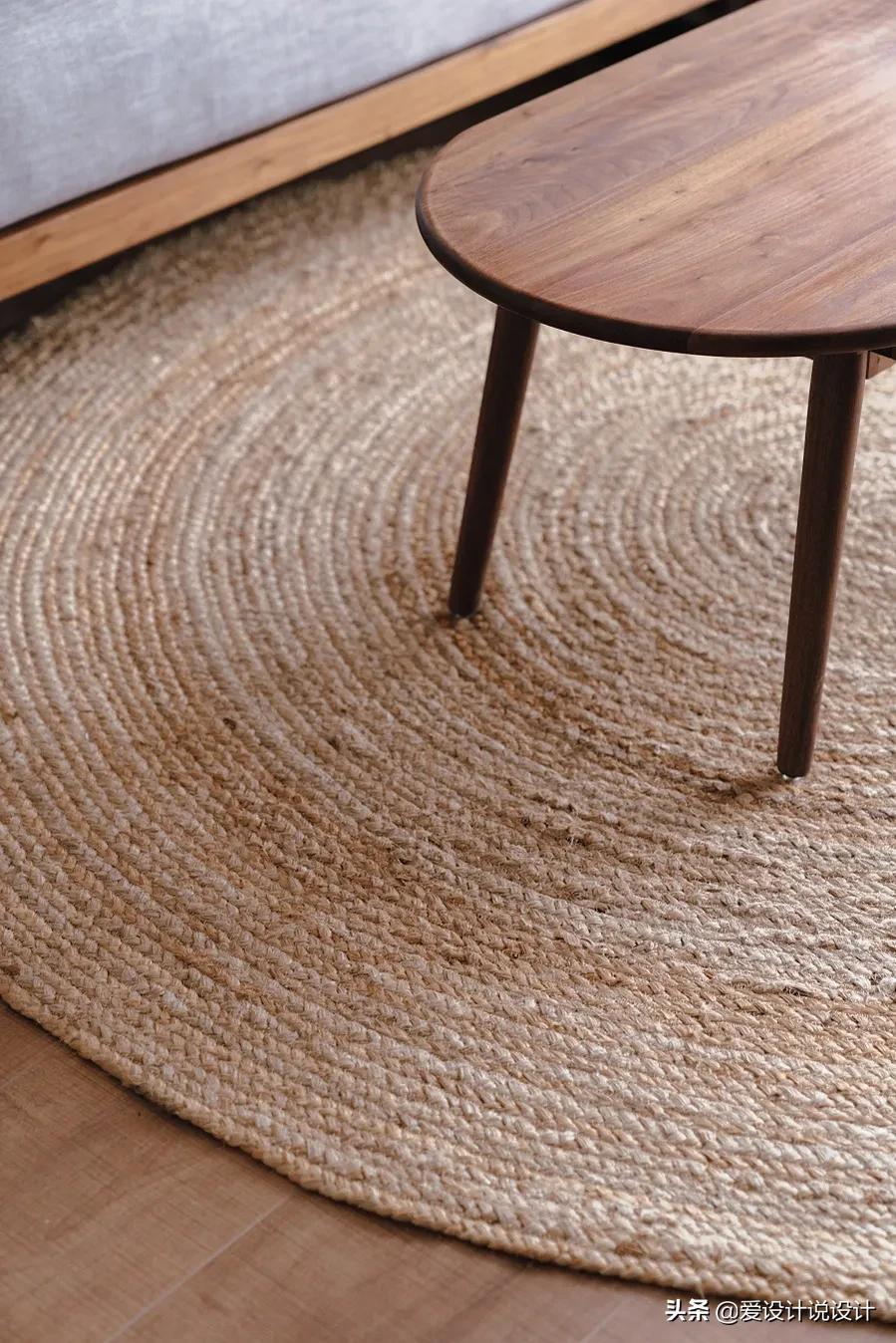 原木是让人清新脱俗的风格,现代简约和原木风混搭