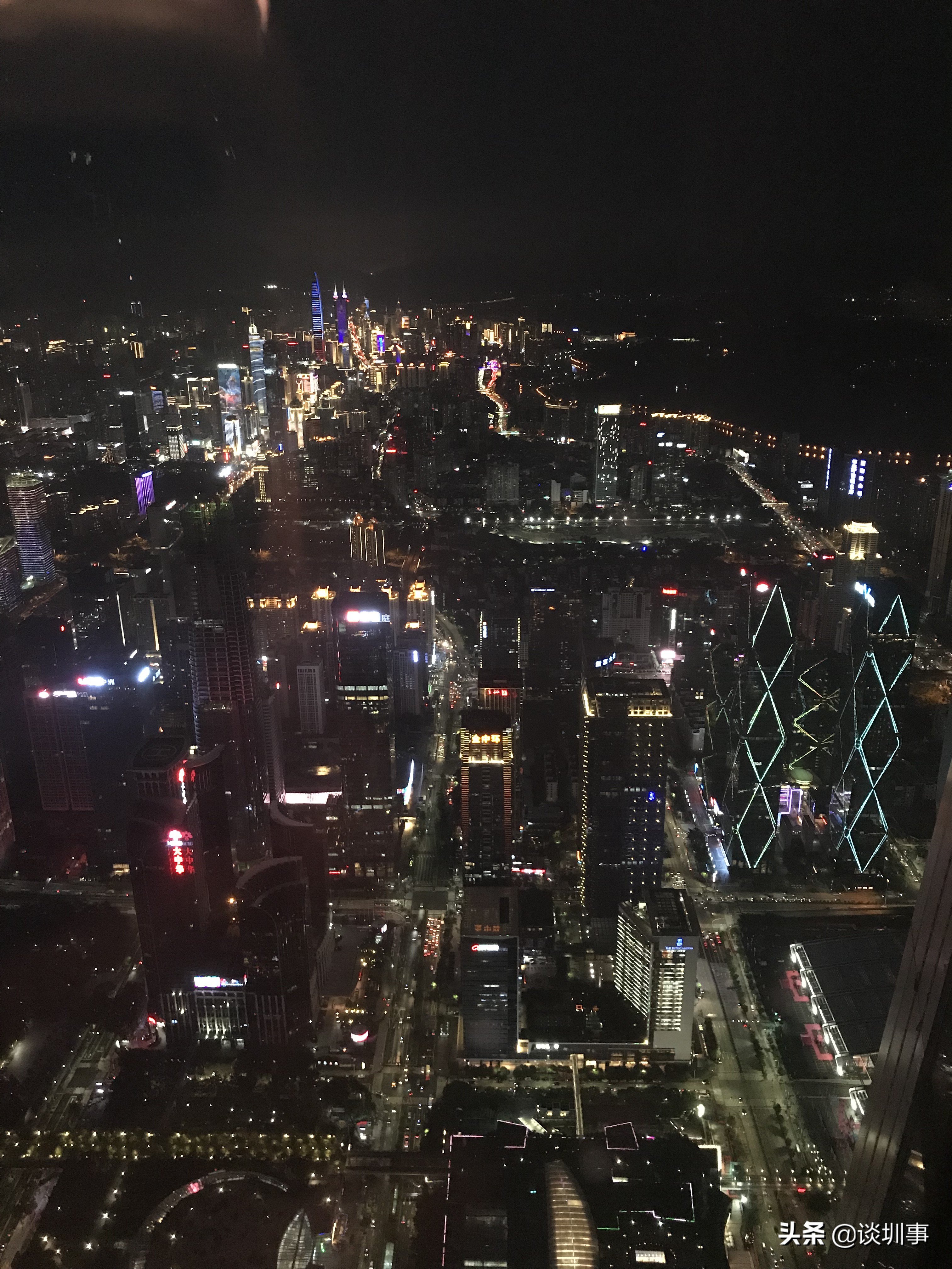 登顶深圳第一高楼,登上深圳平安金融大厦