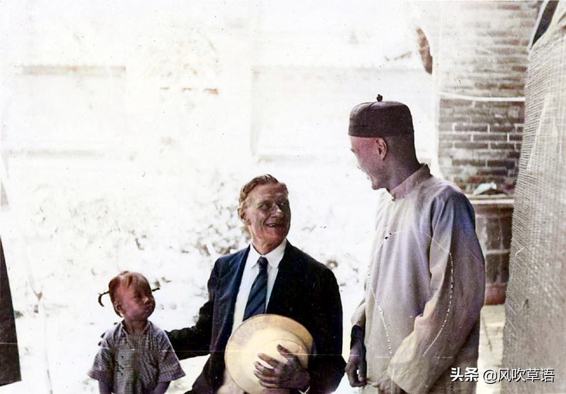 1933年的陕西西安，木头造的汽车，穿着衣服的飞机