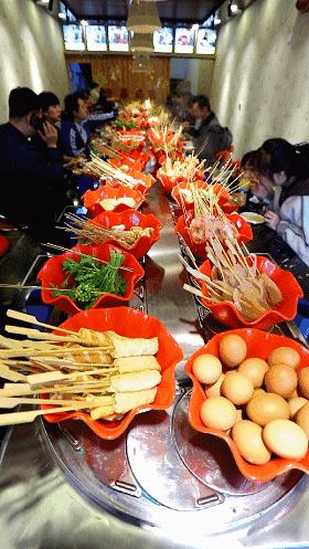 自助旋转小火锅想吃就来这家,打卡旋转小火锅